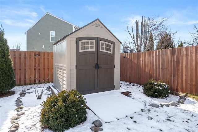 1327 Gardner Pond Lane, Vicksburg, MI 49097