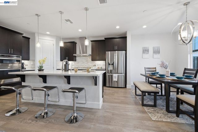 17 Ben Nevis Pl, Hayward, CA 94542