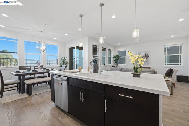 17 Ben Nevis Pl, Hayward, CA 94542