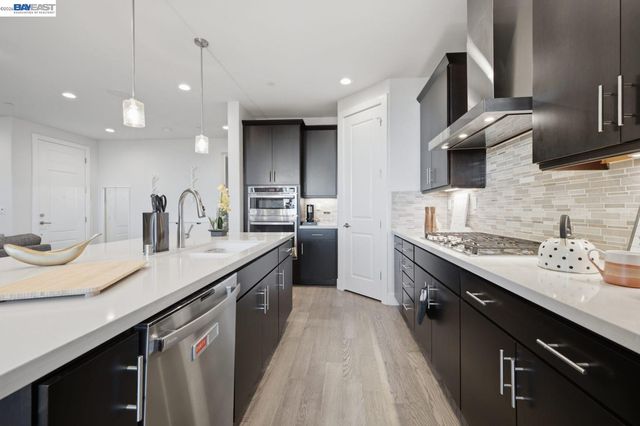 17 Ben Nevis Pl, Hayward, CA 94542