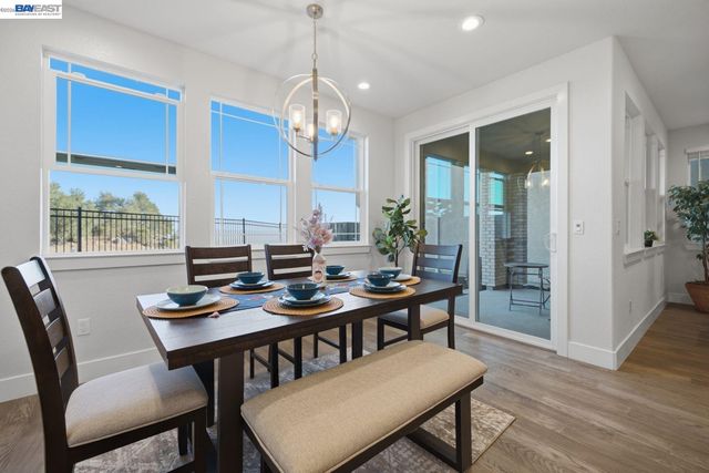 17 Ben Nevis Pl, Hayward, CA 94542