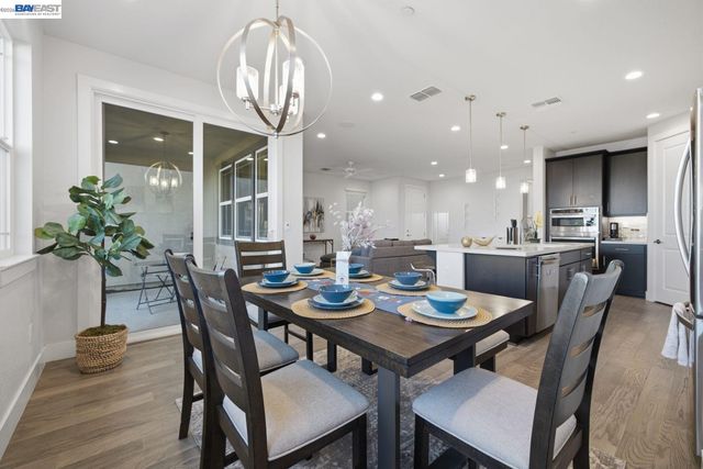 17 Ben Nevis Pl, Hayward, CA 94542