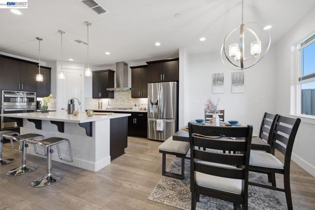 17 Ben Nevis Pl, Hayward, CA 94542