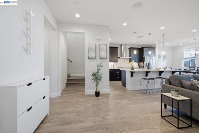 17 Ben Nevis Pl, Hayward, CA 94542