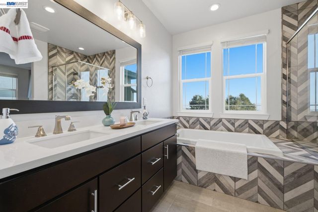 17 Ben Nevis Pl, Hayward, CA 94542