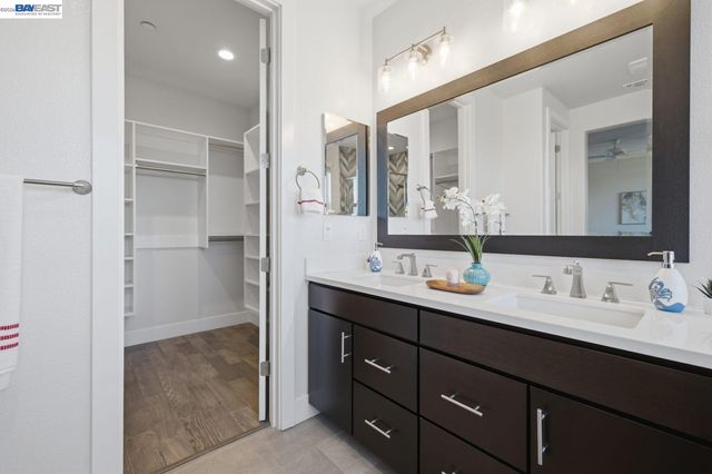 17 Ben Nevis Pl, Hayward, CA 94542