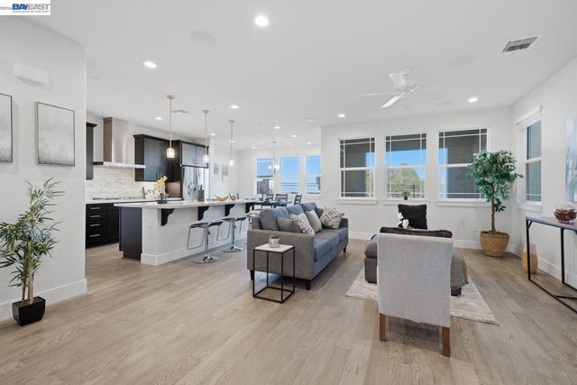 17 Ben Nevis Pl, Hayward, CA 94542