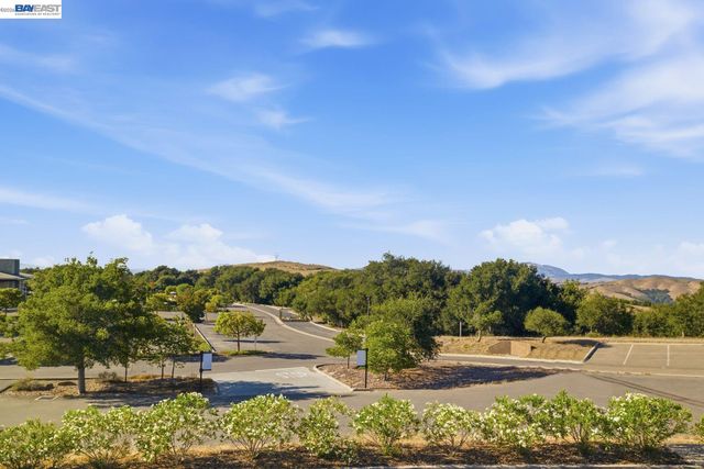 17 Ben Nevis Pl, Hayward, CA 94542