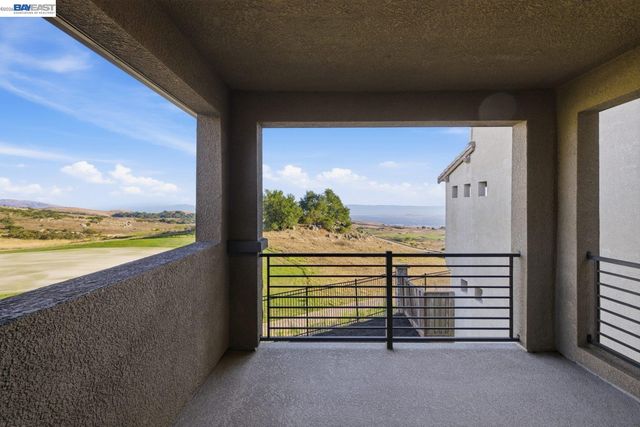 17 Ben Nevis Pl, Hayward, CA 94542