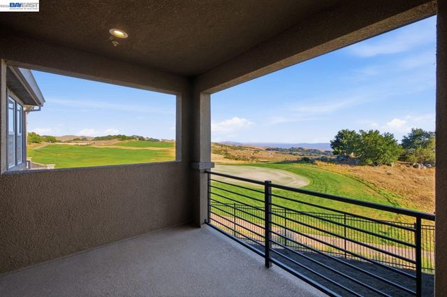 17 Ben Nevis Pl, Hayward, CA 94542