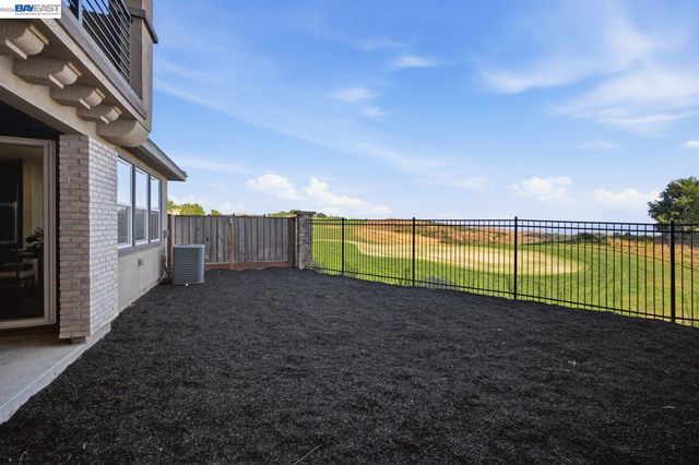 17 Ben Nevis Pl, Hayward, CA 94542
