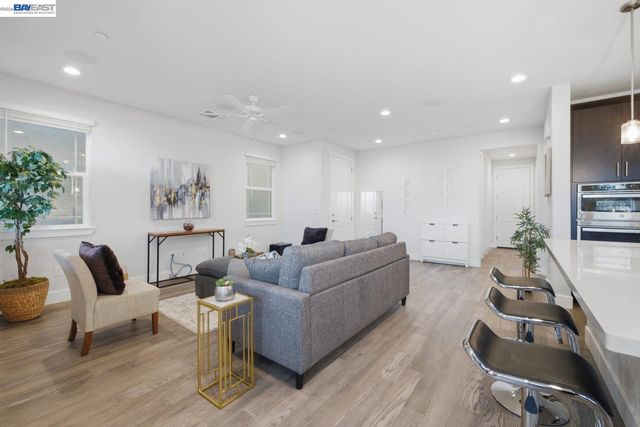 17 Ben Nevis Pl, Hayward, CA 94542