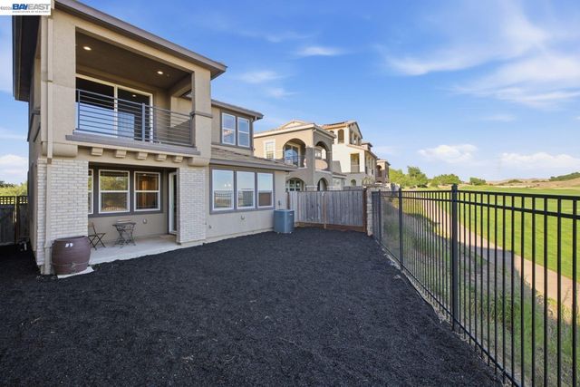 17 Ben Nevis Pl, Hayward, CA 94542