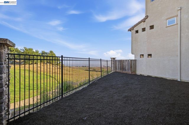 17 Ben Nevis Pl, Hayward, CA 94542
