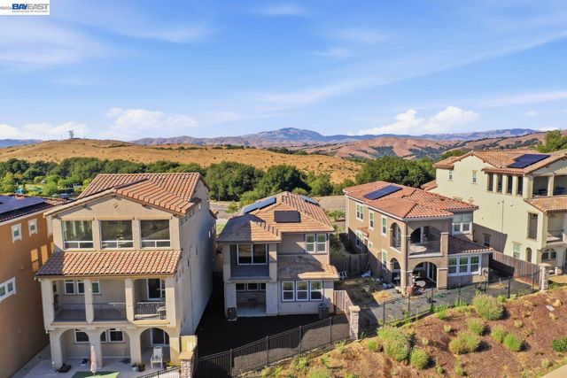 17 Ben Nevis Pl, Hayward, CA 94542