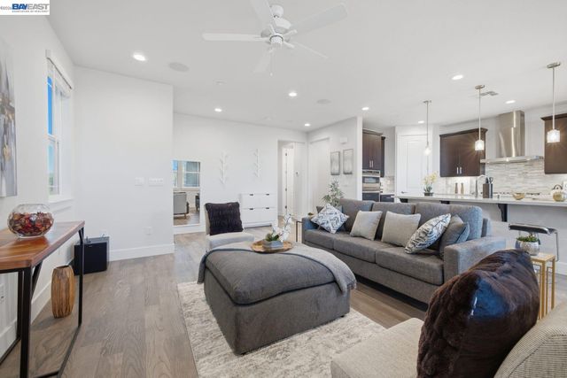 17 Ben Nevis Pl, Hayward, CA 94542