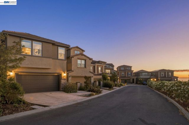 17 Ben Nevis Pl, Hayward, CA 94542