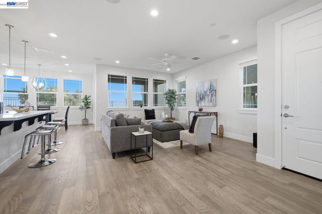 17 Ben Nevis Pl, Hayward, CA 94542