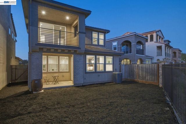 17 Ben Nevis Pl, Hayward, CA 94542