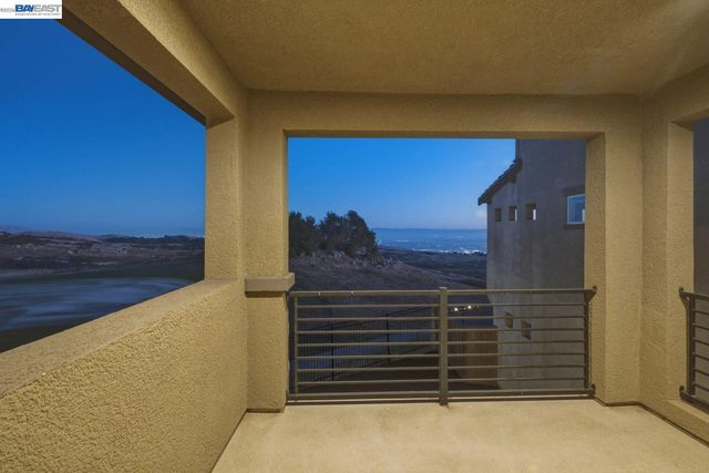 17 Ben Nevis Pl, Hayward, CA 94542