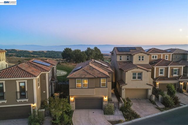17 Ben Nevis Pl, Hayward, CA 94542