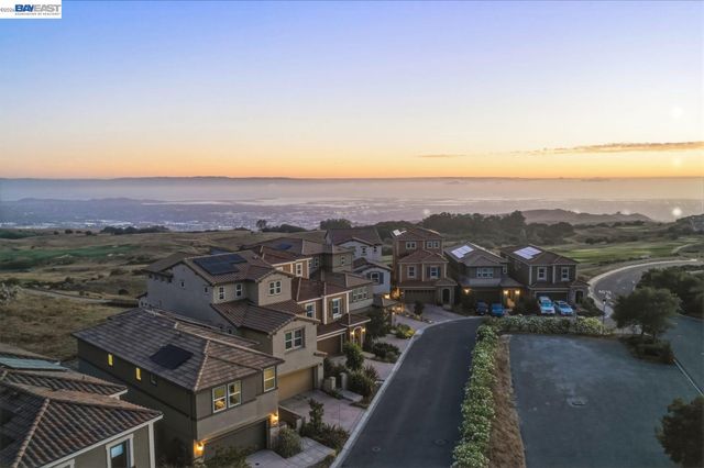 17 Ben Nevis Pl, Hayward, CA 94542