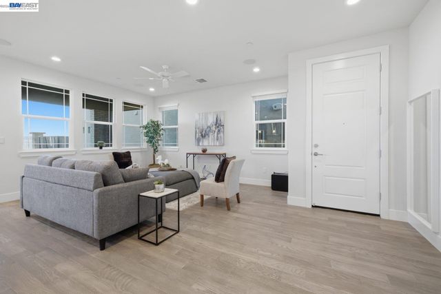 17 Ben Nevis Pl, Hayward, CA 94542