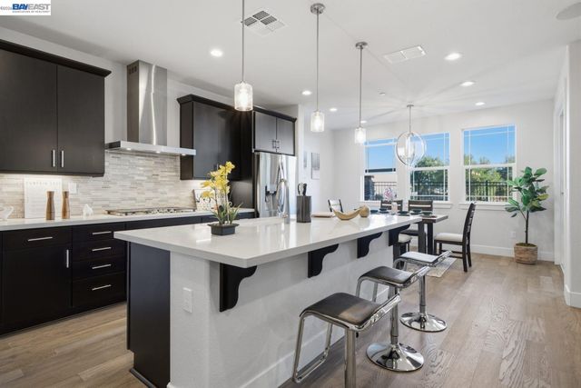 17 Ben Nevis Pl, Hayward, CA 94542