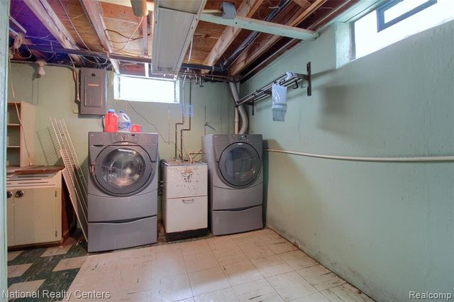 6747 Burnly Street, Garden City, MI 48135