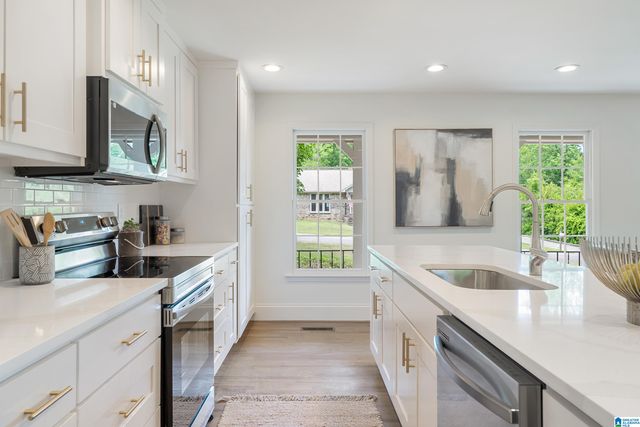 1049 SHADES AVENUE, Hoover, AL 35226