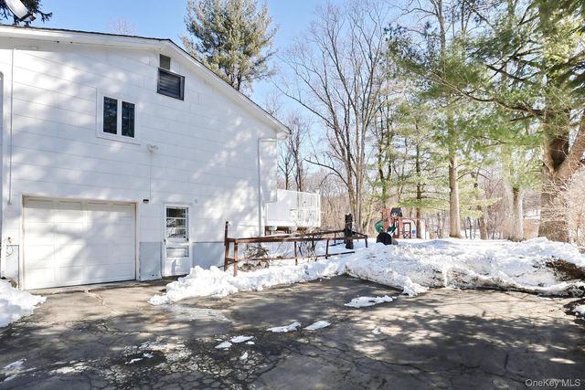 30 Bridle Road, Spring Valley, NY 10977