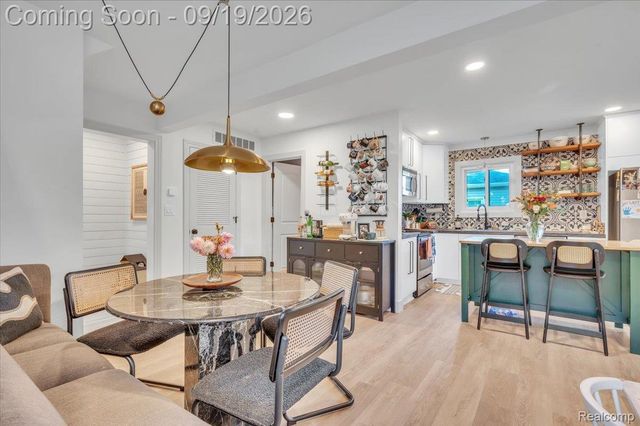 3072 Robina Avenue, Berkley, MI 48072