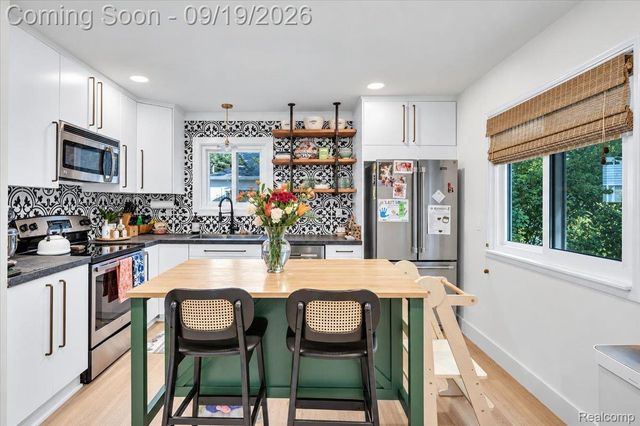 3072 Robina Avenue, Berkley, MI 48072