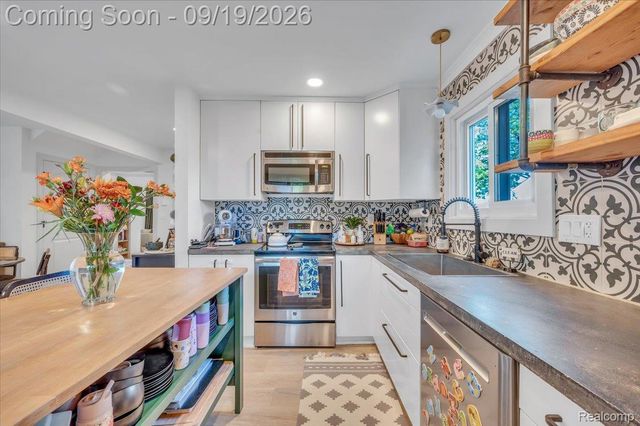 3072 Robina Avenue, Berkley, MI 48072