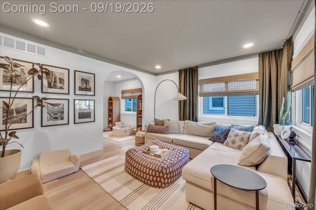 3072 Robina Avenue, Berkley, MI 48072