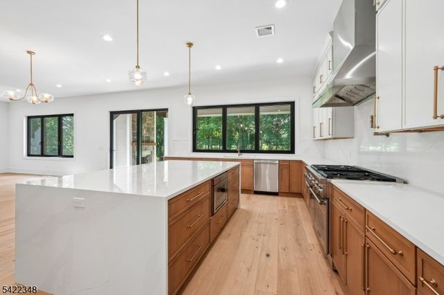 51 Herfort Rd, Wayne Twp., NJ 07470