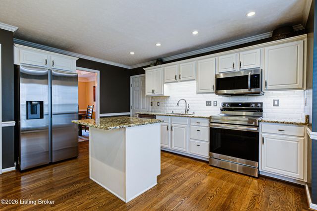 4604 Steep Ridge Ct, Louisville, KY 40299