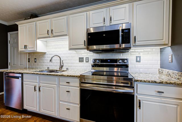 4604 Steep Ridge Ct, Louisville, KY 40299