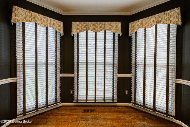 4604 Steep Ridge Ct, Louisville, KY 40299