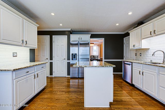 4604 Steep Ridge Ct, Louisville, KY 40299