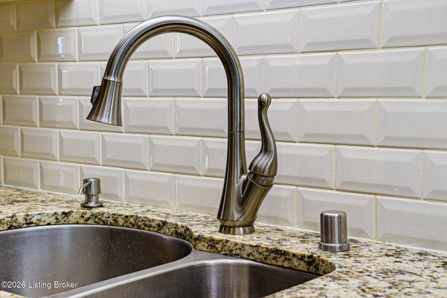 4604 Steep Ridge Ct, Louisville, KY 40299