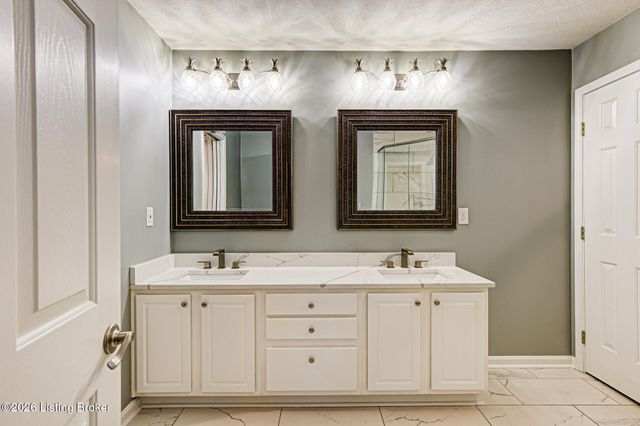 4604 Steep Ridge Ct, Louisville, KY 40299