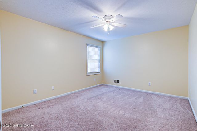 4604 Steep Ridge Ct, Louisville, KY 40299