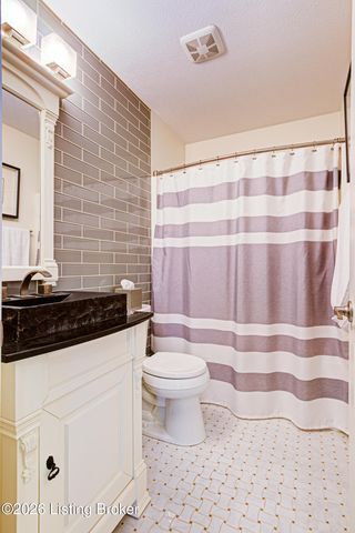 4604 Steep Ridge Ct, Louisville, KY 40299