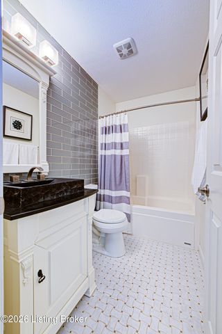 4604 Steep Ridge Ct, Louisville, KY 40299