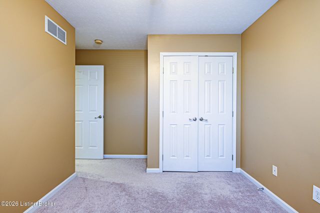 4604 Steep Ridge Ct, Louisville, KY 40299