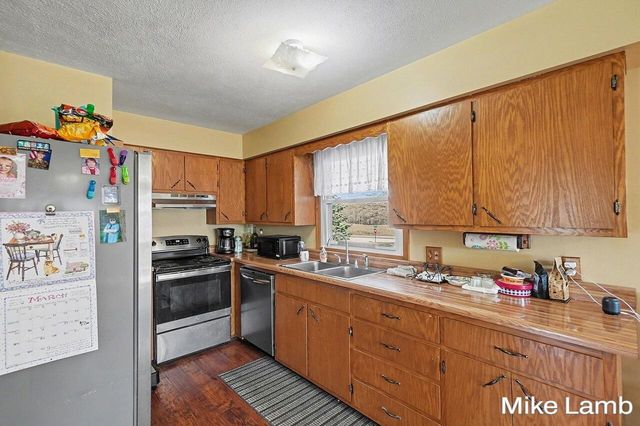 822 W 60th Street, Garfield Twp, MI 49337