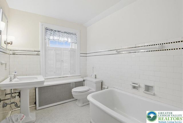 8 Lentz Avenue, Lehighton Boro, PA 18235