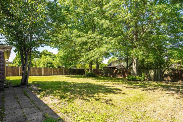 1447 HOWLING DR, Collierville, TN 38017