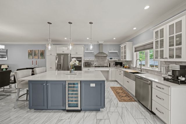2 Oneil Way, Saugus, MA 01906